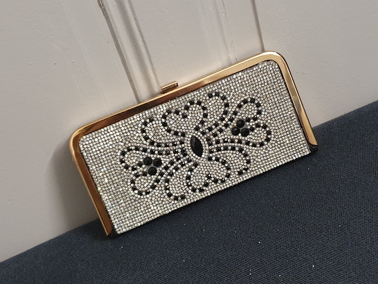 Pochette paillete noir et strass blanc minaudiere