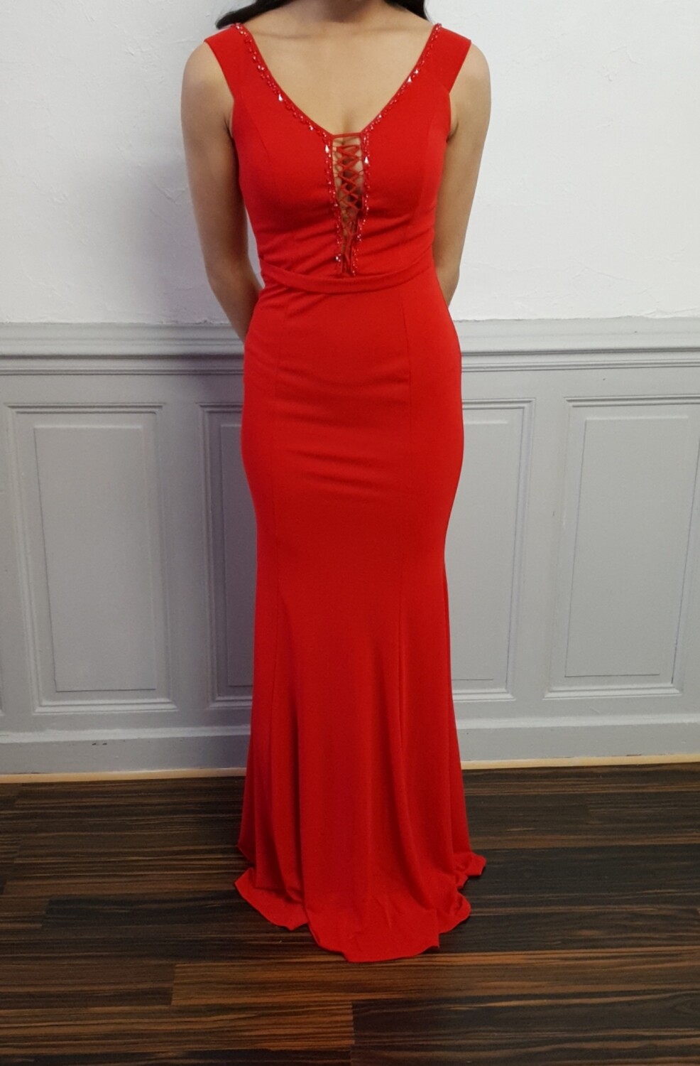 robe longue sirene rouge decollete perlé