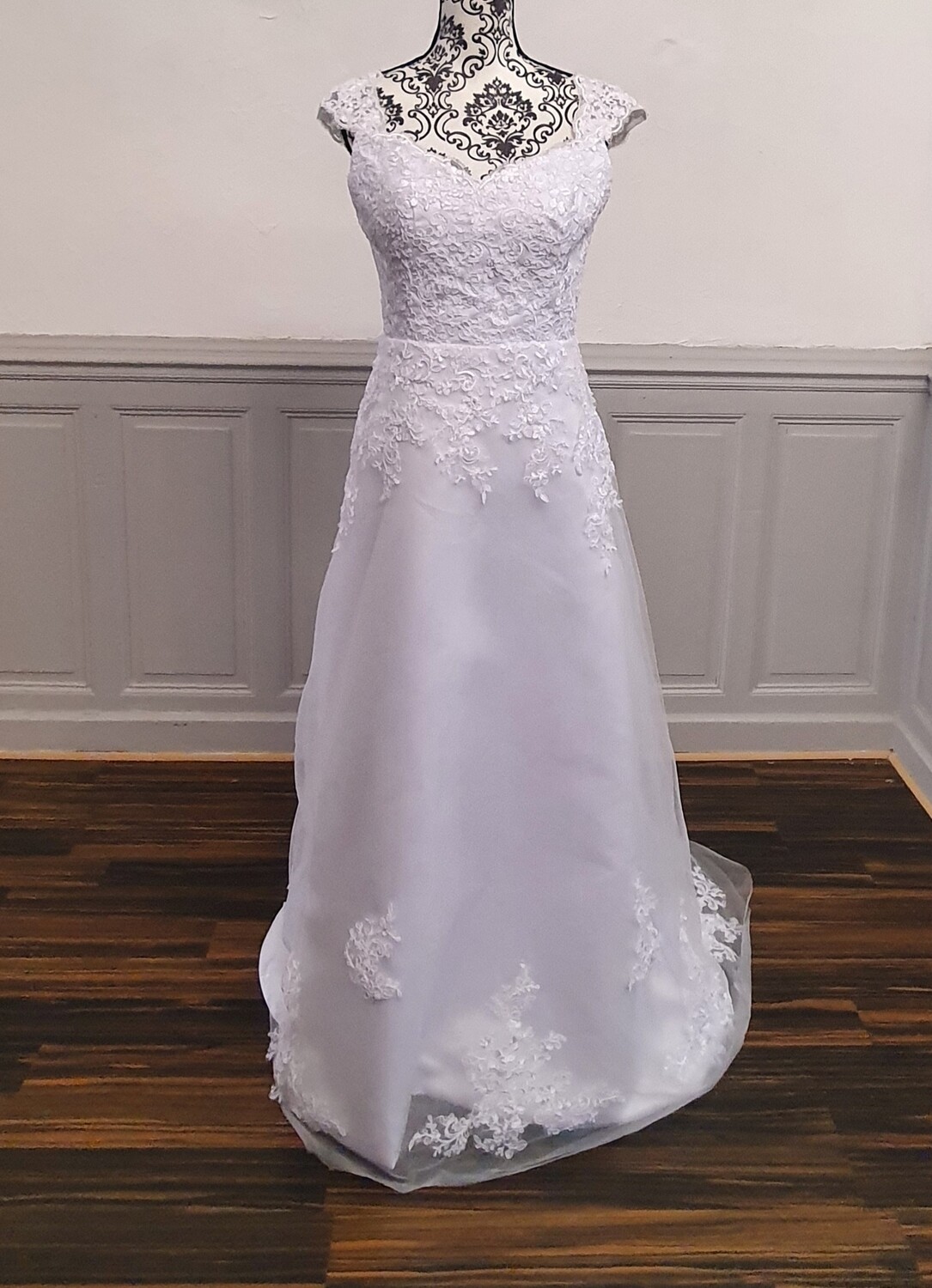 robe de mariee manche courte buste dentelle