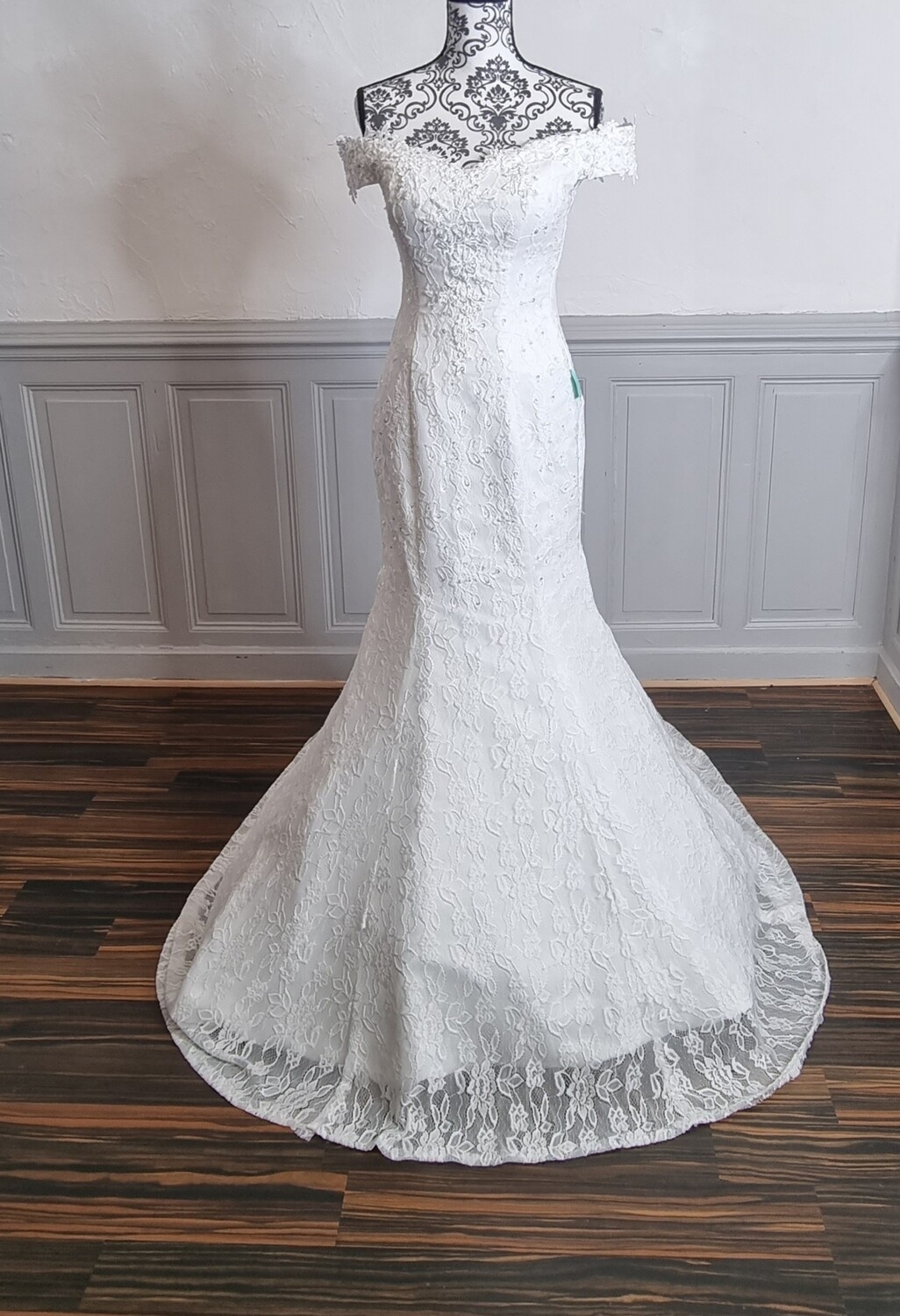robe de mariee sirene dentelle col bateau avec traine