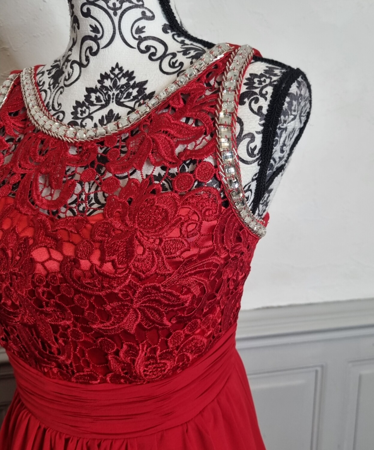 Robe Sorbet Fille – Rouge Canneberge – Taille 8 – Dentelle – Très Bon état – Concours/fête