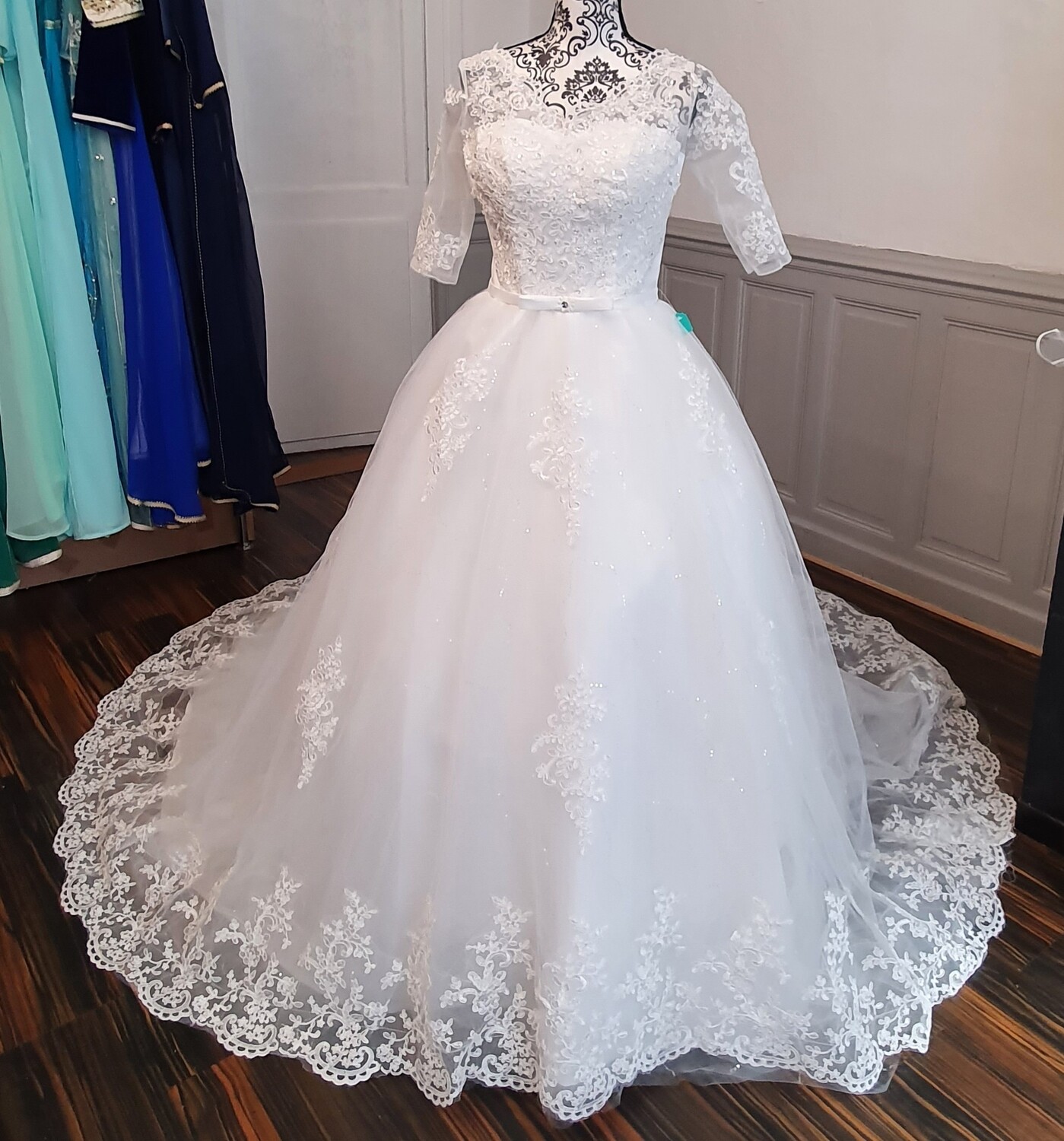 robe de mariée princesse manche 3/4 longue traîne