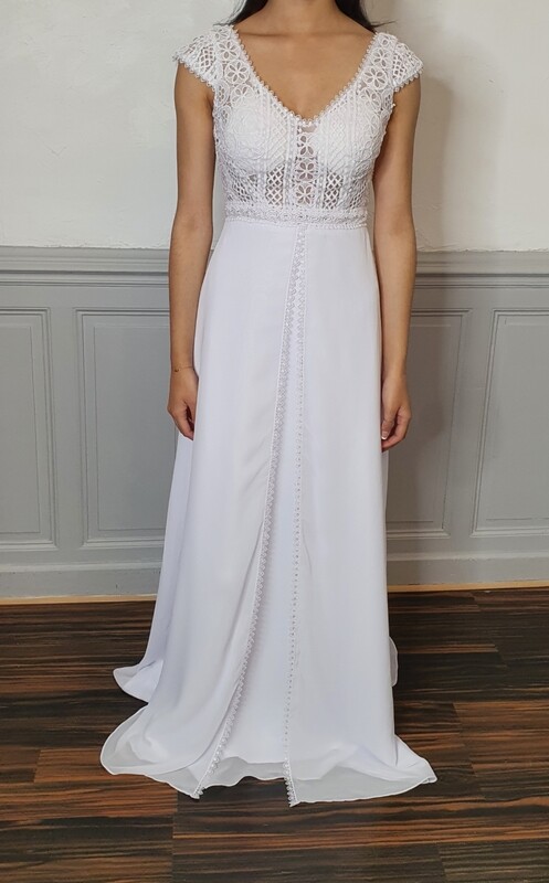 robe de mariee bohème blanche buste dentelle et dos nu