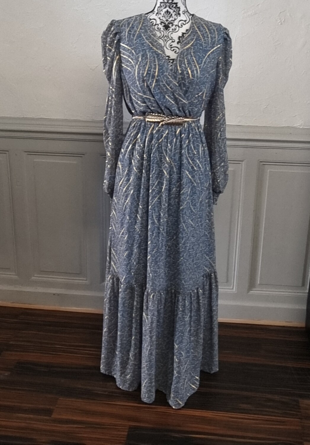 robe longue d'été ou cérémonie fluide bleu fleuri et or