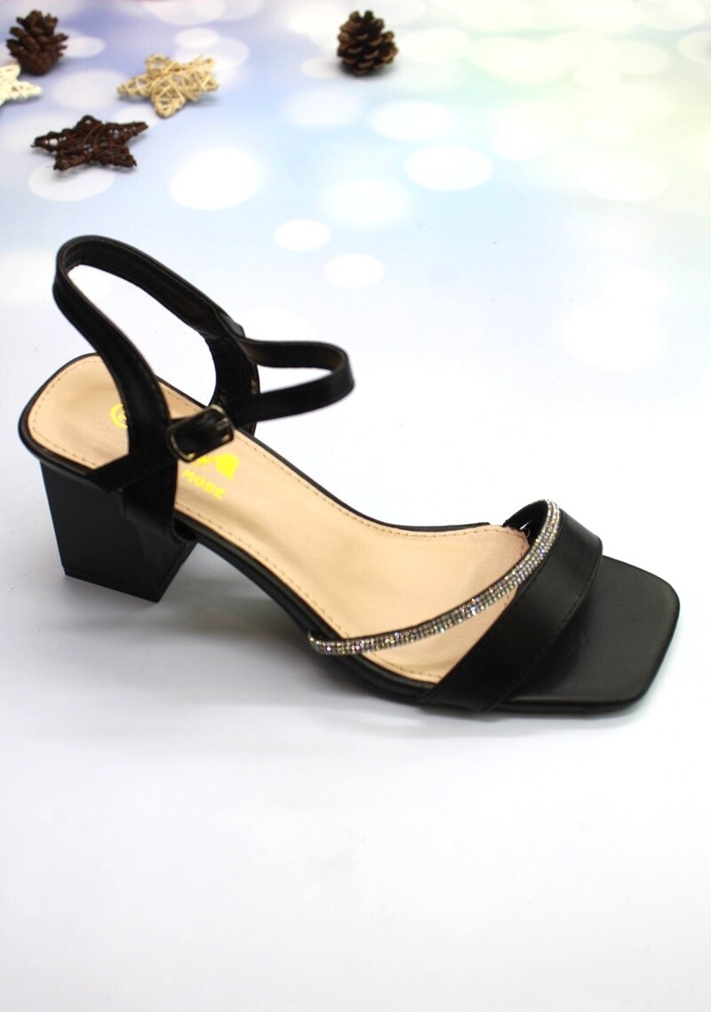 chaussure nu-pieds gros talon noir bride à strass bout carré