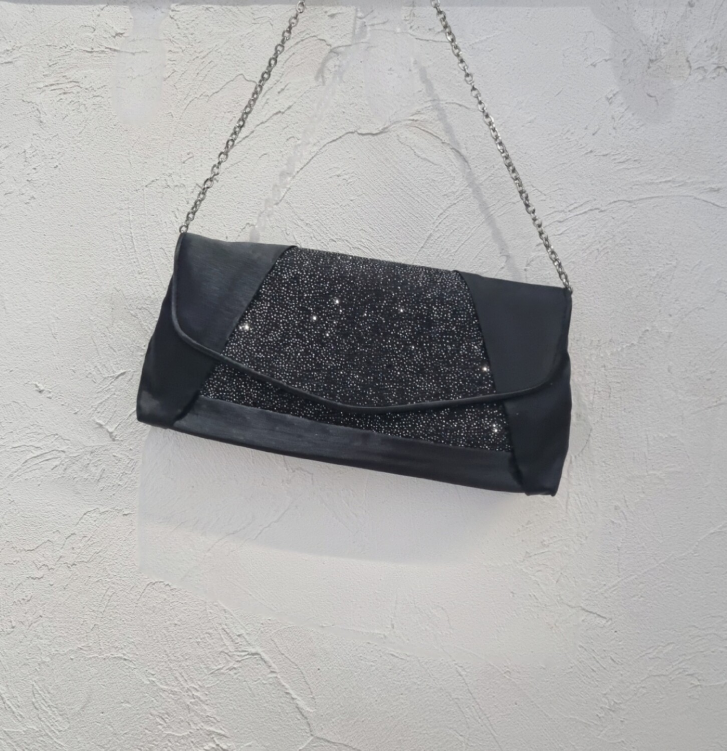 pochette de soiree à rabat satiné noir pailleté