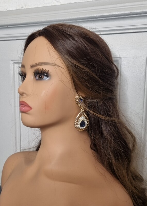 boucles d'oreilles pendantes soirée doré avec pierre bleu
