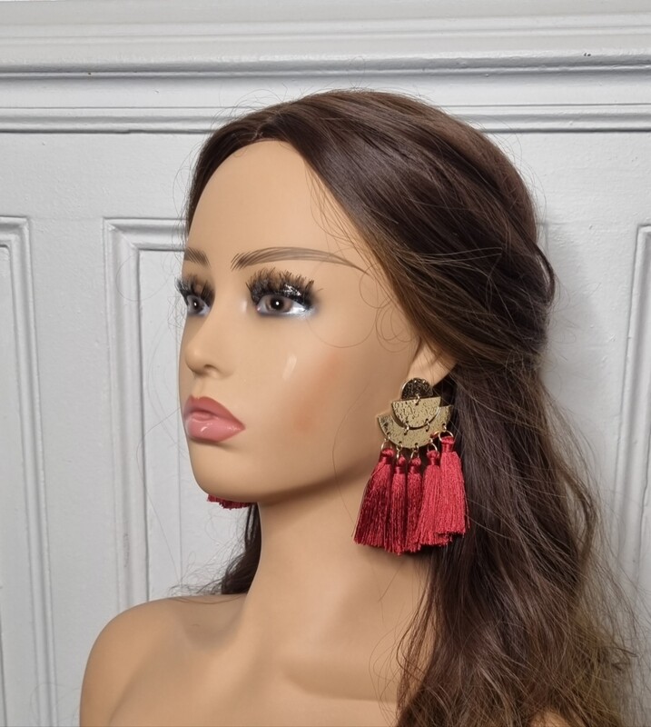 boucles d'oreilles pendantes doré et pompon bordeaux