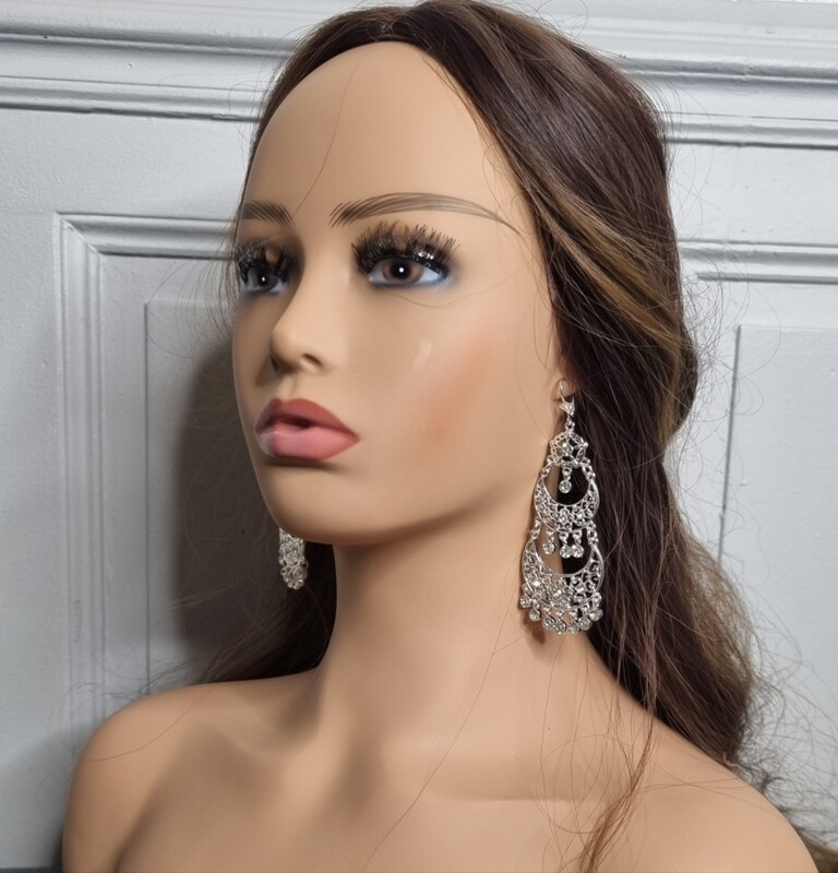 boucles d'oreilles argenté style savoyarde pierre blanche