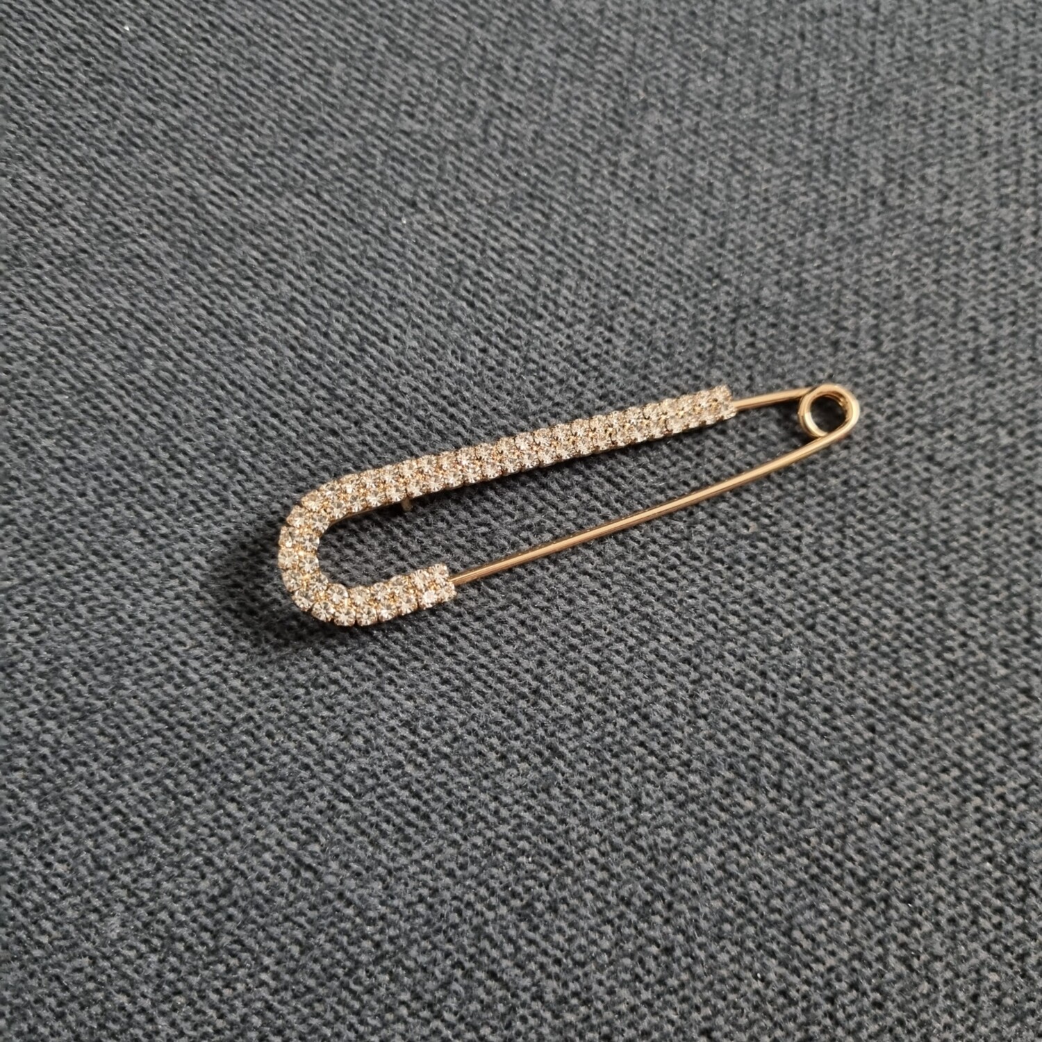 épingle à nourrice attache traine doré avec strass