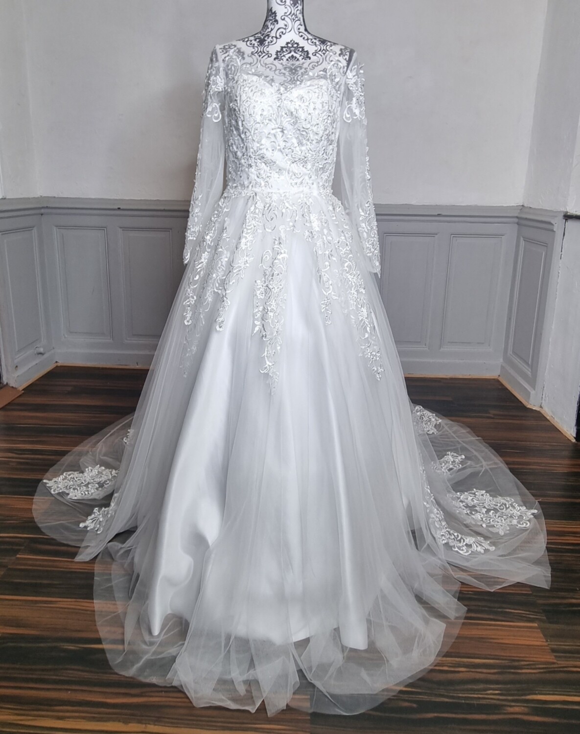 robe de mariee manche longue avec traine