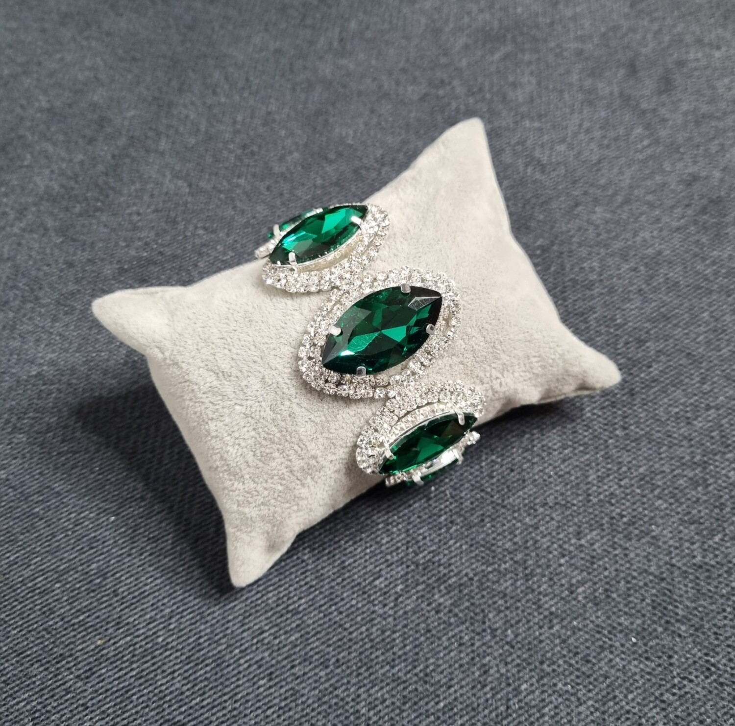 bracelet mariage argenté et pierre ovale verte