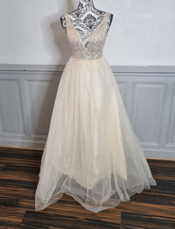 robe cérémonie longue buste dentelle et bas en tulle beige