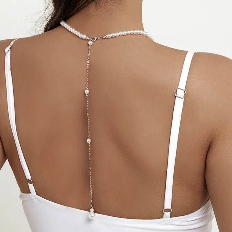 bijou de dos argenté perlées