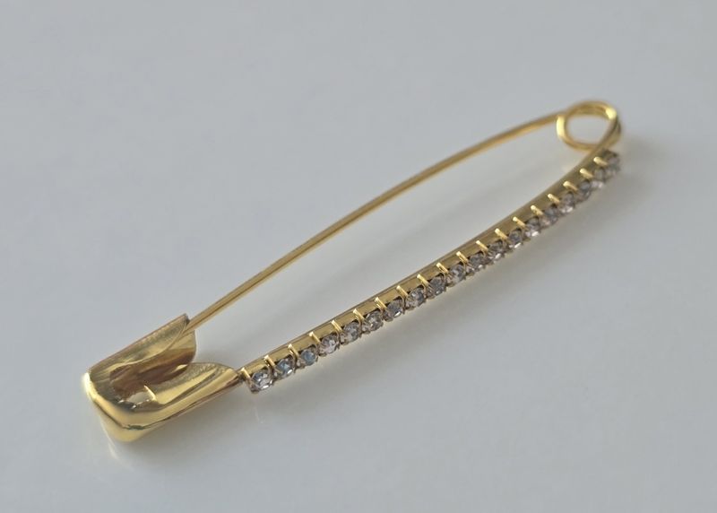 Epingle à nourrice attache traine en métal doré avec pierre blanche accessoire robe de mariee