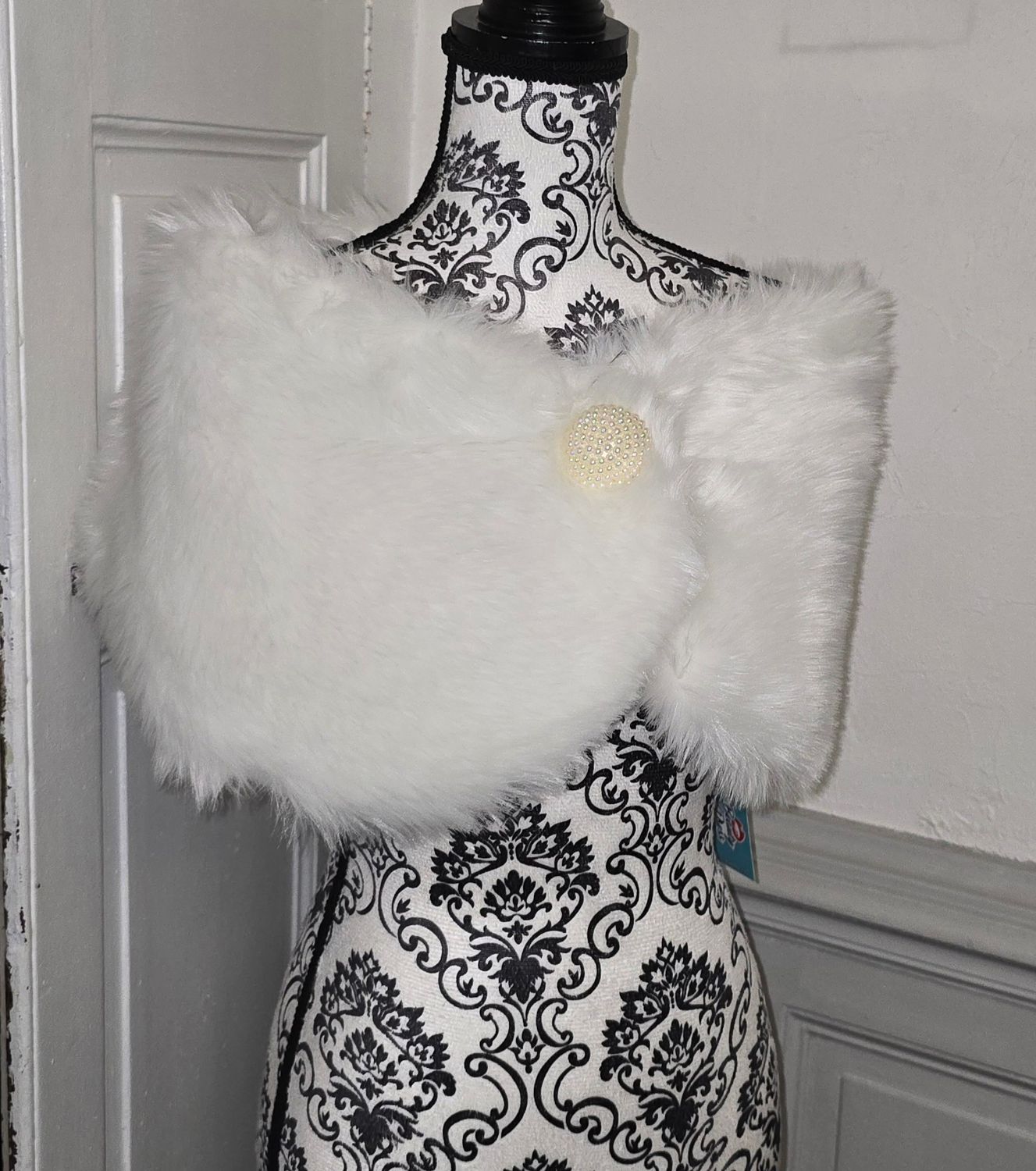 Étole blanche en fourrure mariage Étole blanche en fourrure mariage