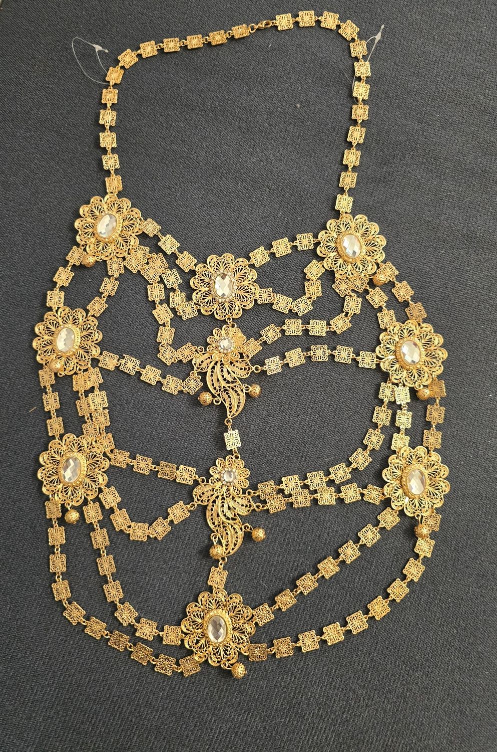 Collier chaoui dore et pierre blanche