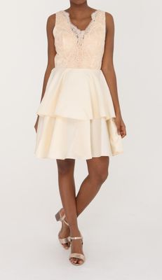 Robe  ceremonie courte beige buste dentelle bas volanté