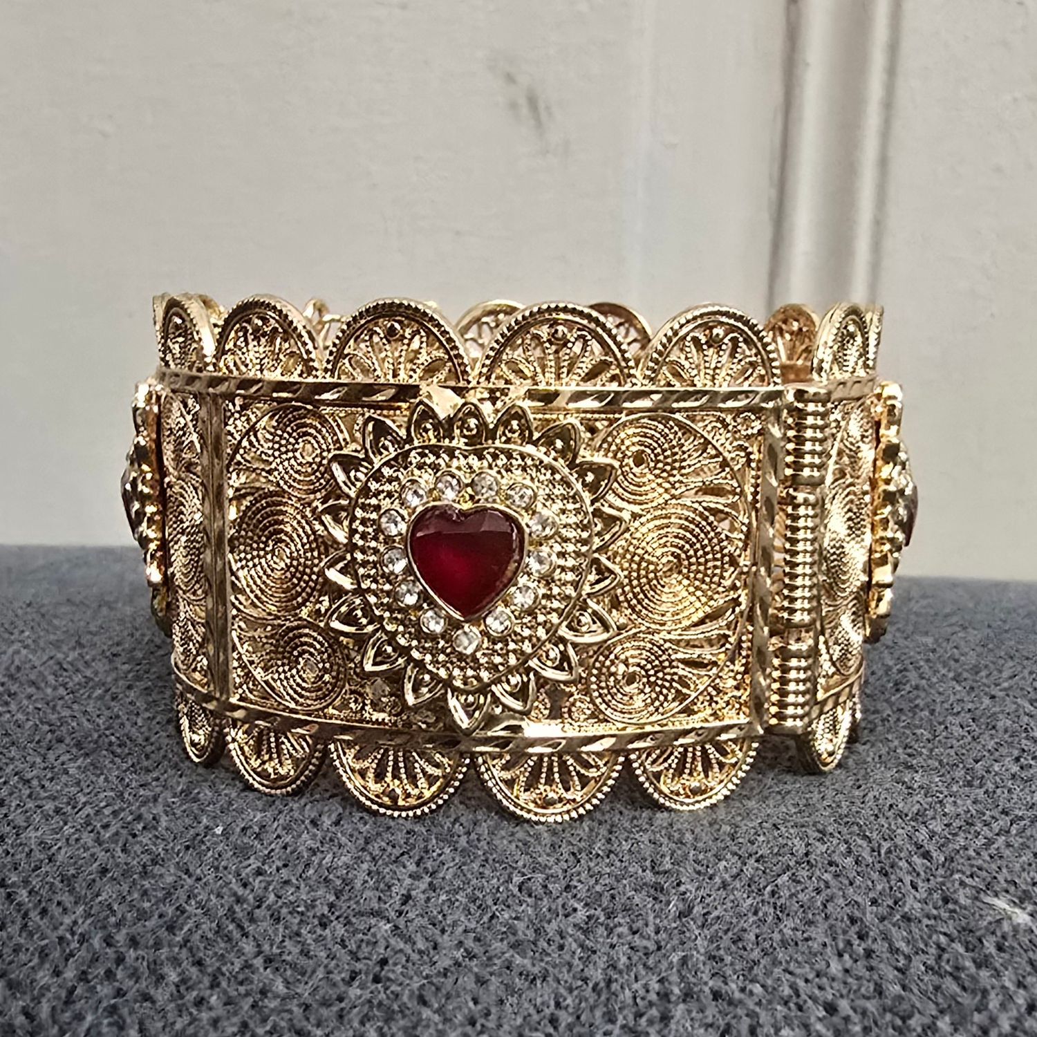 Bracelet manchette oriental pierre rouge