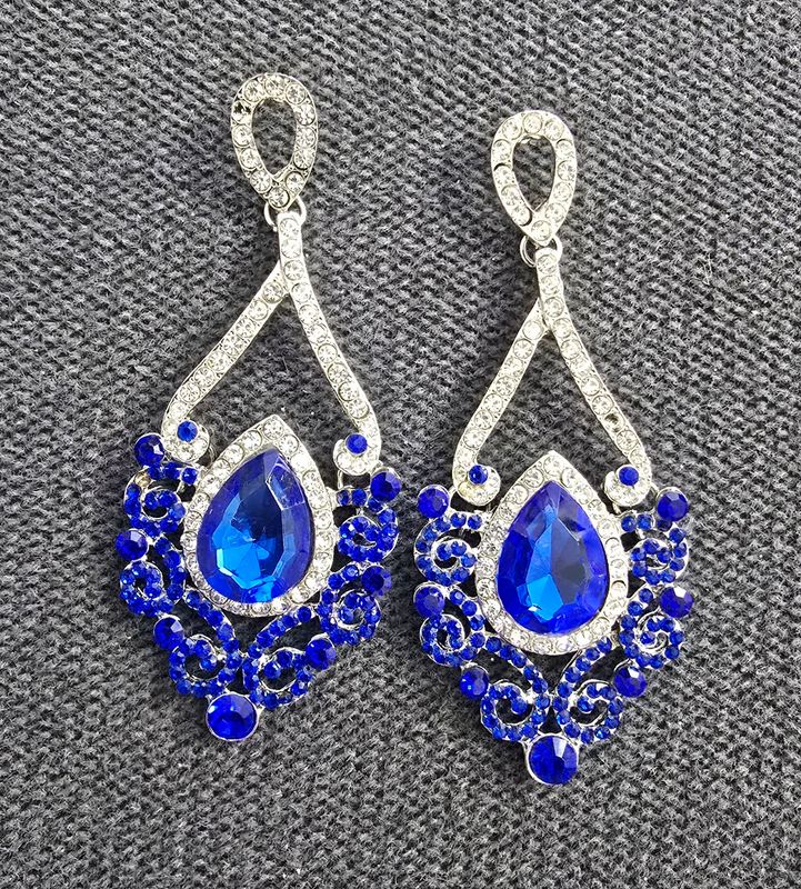 boucles pendante argenté mariage ou soirée pierre bleu et strass