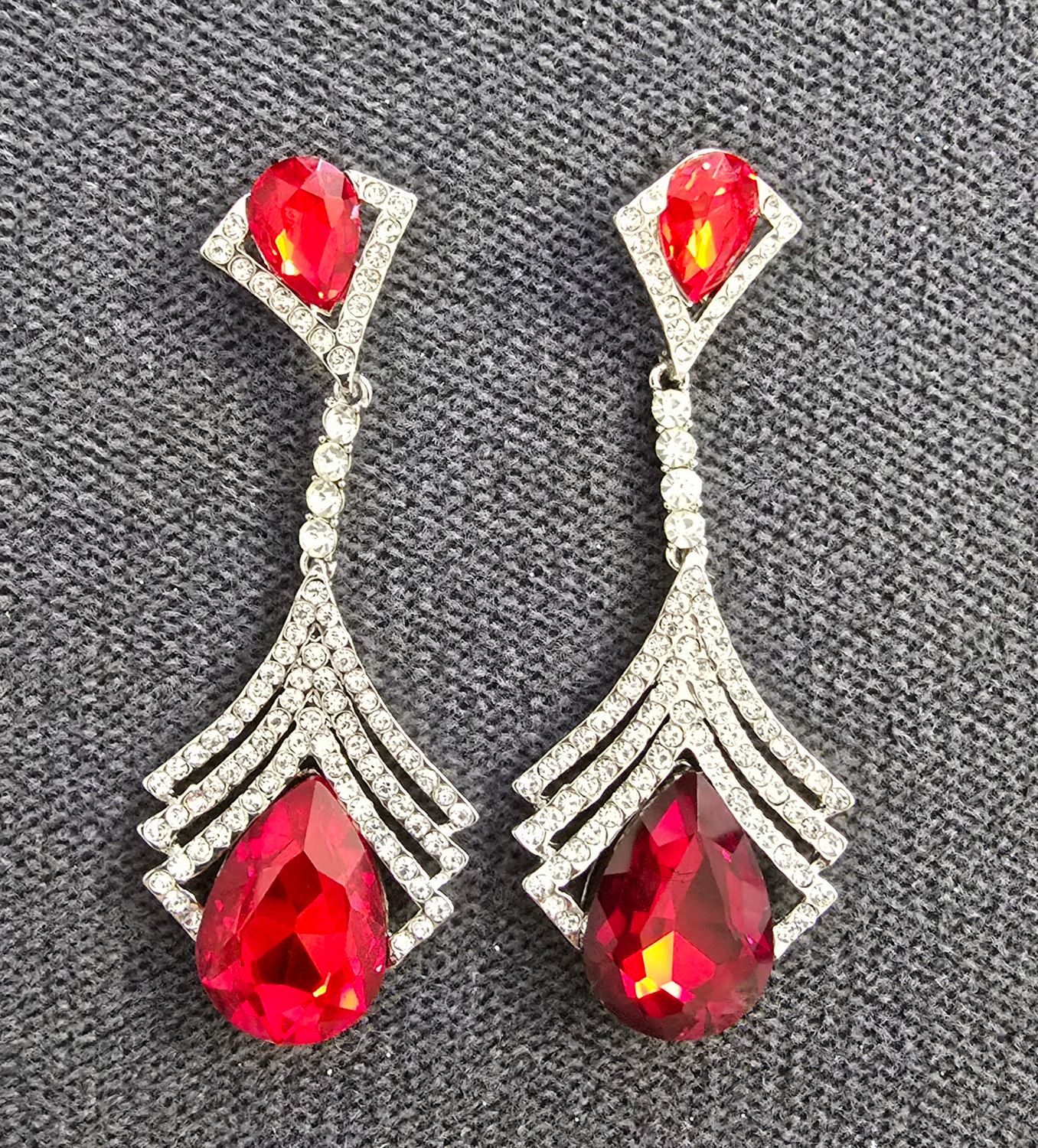 Boucles d’oreilles pendantes argentée avec pierres rouges et strass soiree, mariage