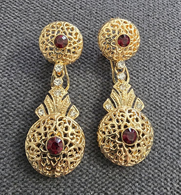 Boucles d’oreilles dorées orientales  filigrane et pierres rouges mariage soiree
