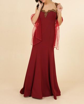 Robe de soirée bordeaux coupe sirène  avec traine perles dorées