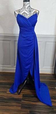 Robe de soirée bleu royal drapé croisé bretelles chaîne dorée, Robe de soirée bleu royal drapé croisé bretelles chaîne dorée,