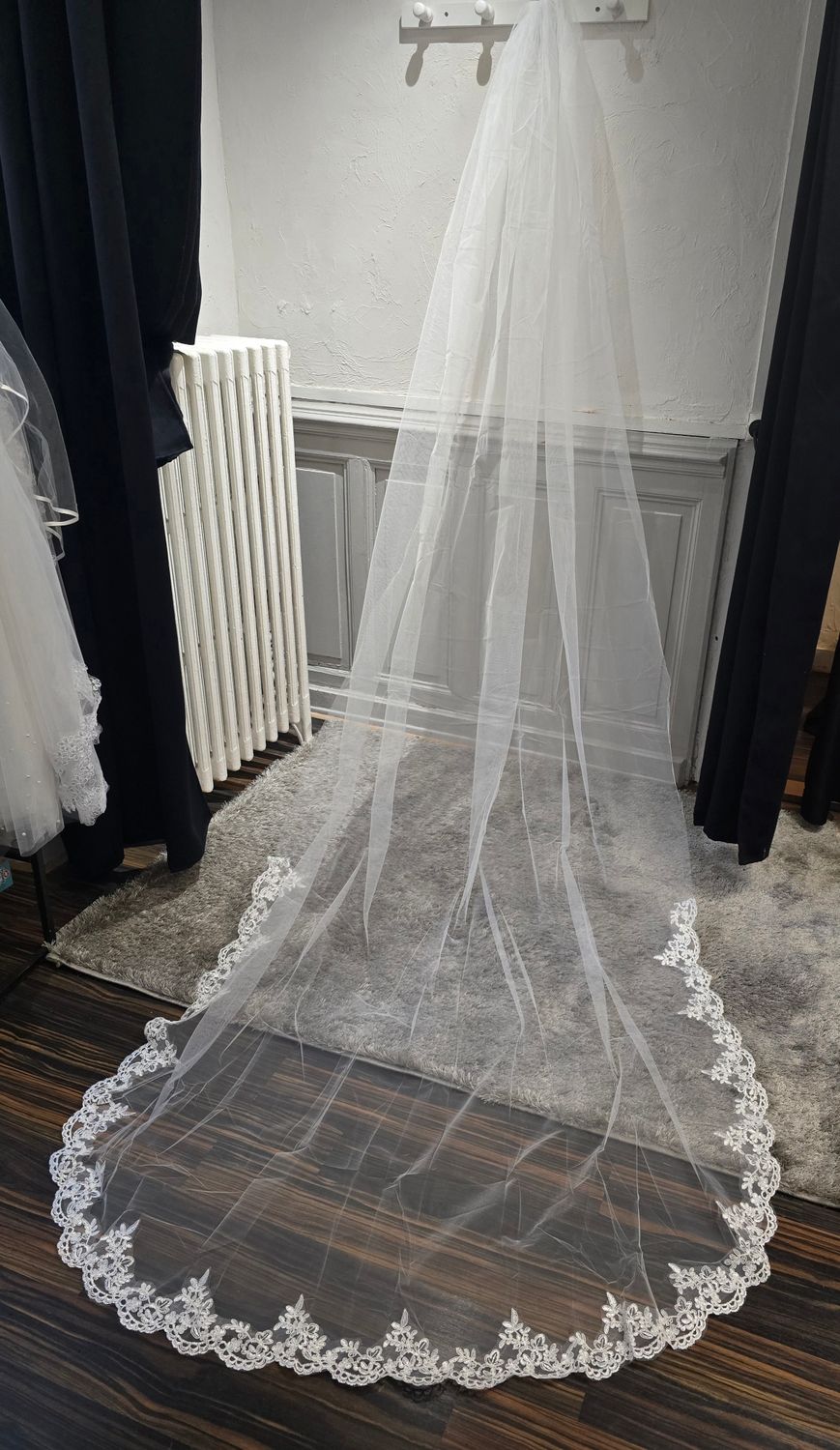 Voile de mariée long en tulle avec dentelle 3 metres Voile de mariée long en tulle avec dentelle 3 metres