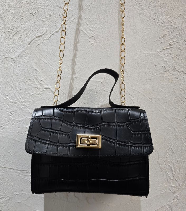 Mini sac/pochette noir effet croco à bandoulière chaîne dorée