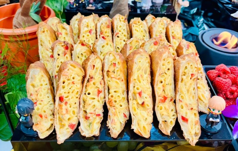 Lobster Mac &amp; Cheese Egg Rolls