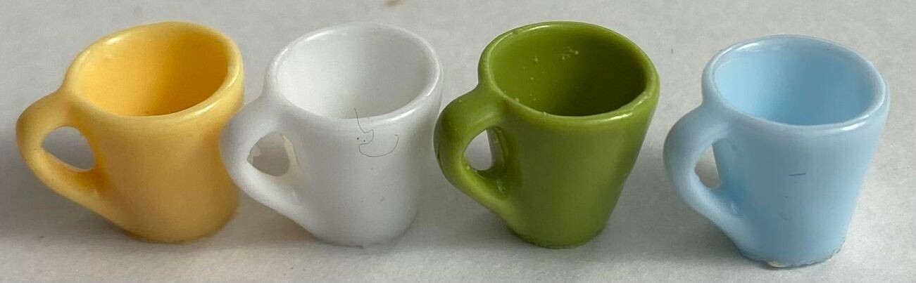 Set of 4 Plastic Mugs