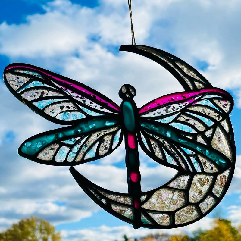 Dragonfly Suncatcher Pour and Sip December 4th