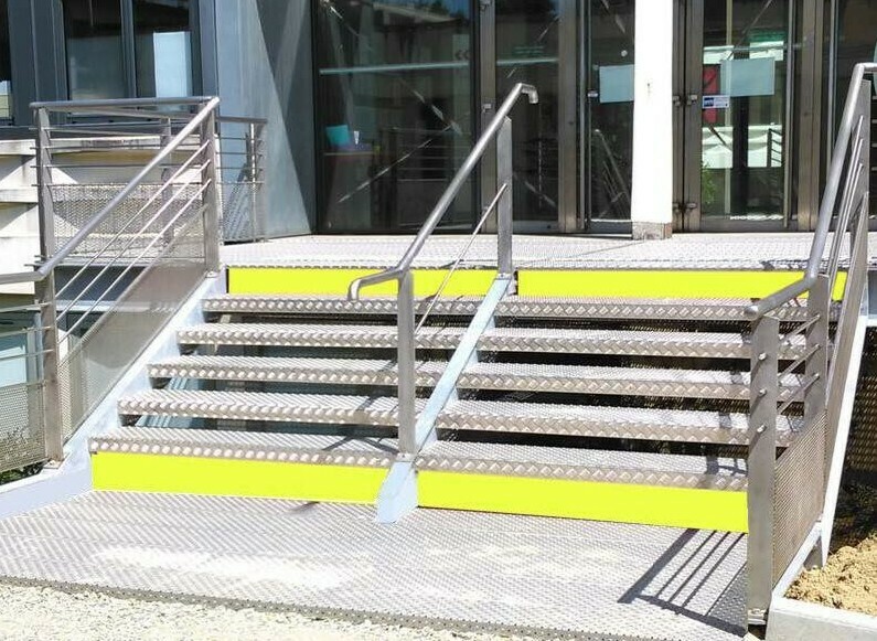 Cornière contremarche ERP aluminium laqué