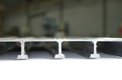 Profilé tôle aluminium 6060 surface nervurée