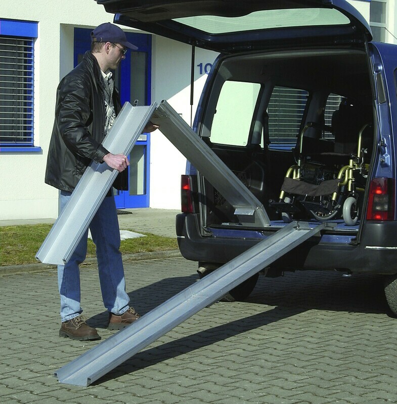 Rampe de chargement aluminium PMR repliable 400 Kg