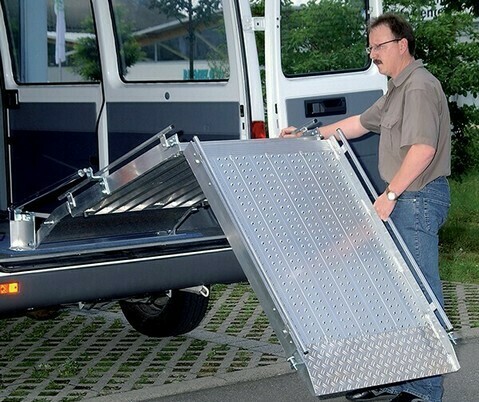Rampe de chargement PMR pliable Aluminium