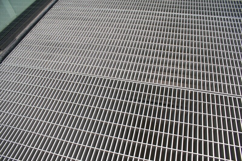 Caillebotis Pressé galvanisé maille 30x11 - Hauteur 20x2