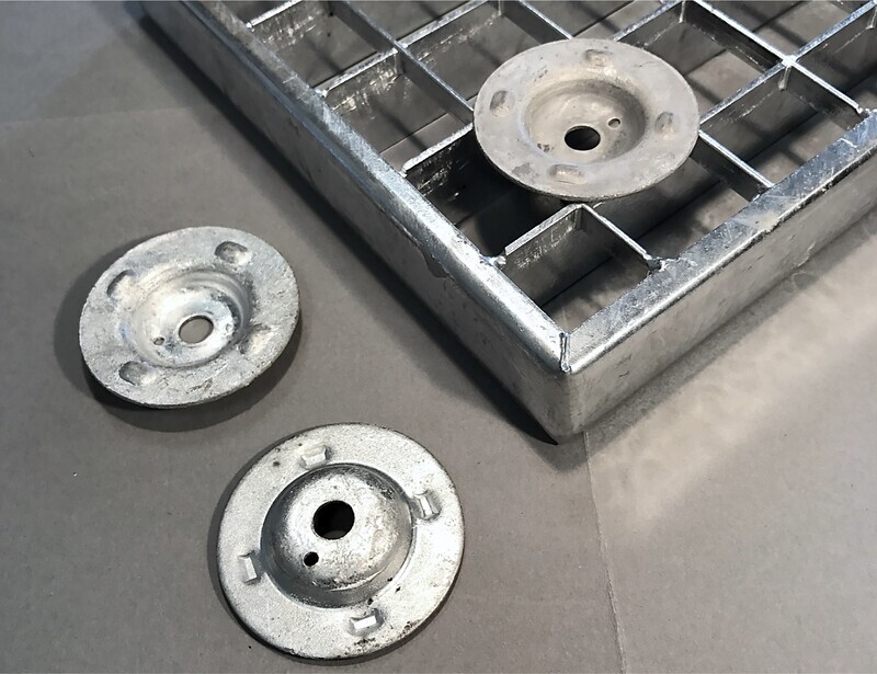 Coupelle 04 fixation caillebotis acier maille 33/44