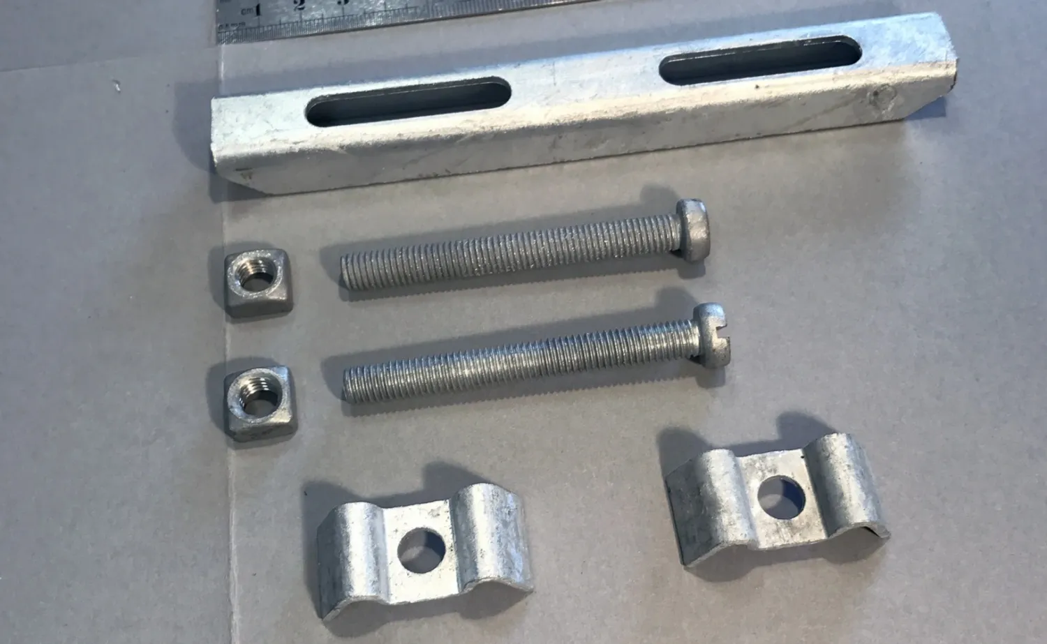 Attache double 1-40 Caillebotis maille 19x19 Attache double 1-40 Caillebotis maille 19x19, Matières: Acier galvanisé à chaud