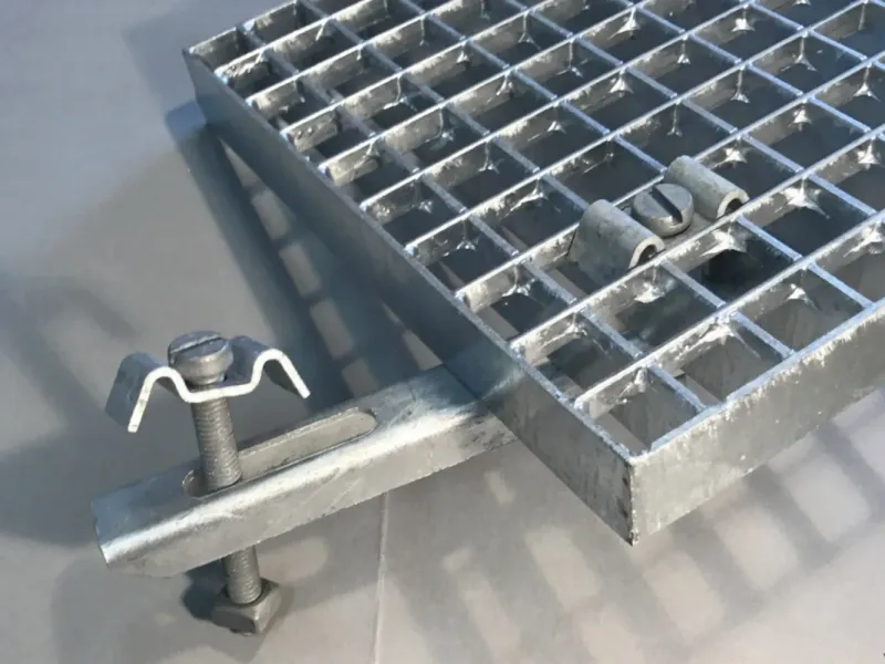 Attache double 1-40 Caillebotis maille 19x19