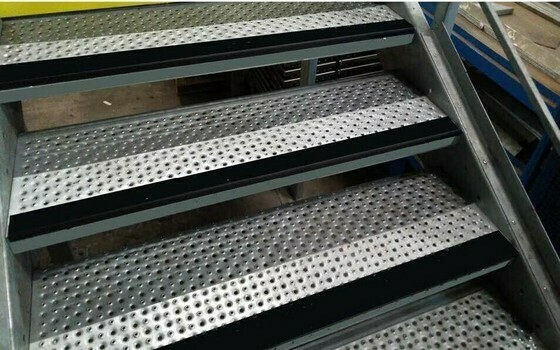 Nez marche XL strier antiderapant aluminium