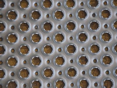 Tôle acier perforations antidérapante R12