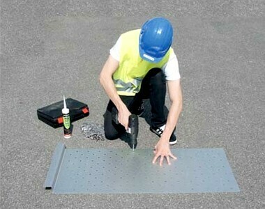 Gabarit de pose pour clous podotactiles