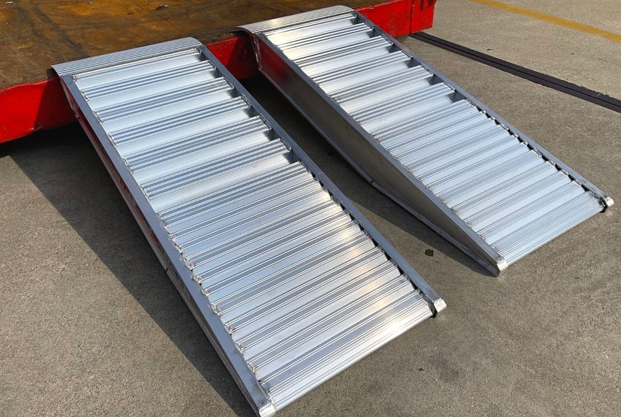Rampe chargement 7T bennes au sol - Aluminium Rampe chargement 7T bennes au sol - Aluminium