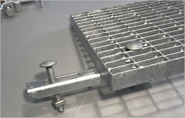 Attache double 20S-40 caillebotis micro maille