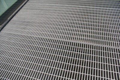 Caillebotis Pressé galvanisé maille 30x11 - Hauteur 30x2