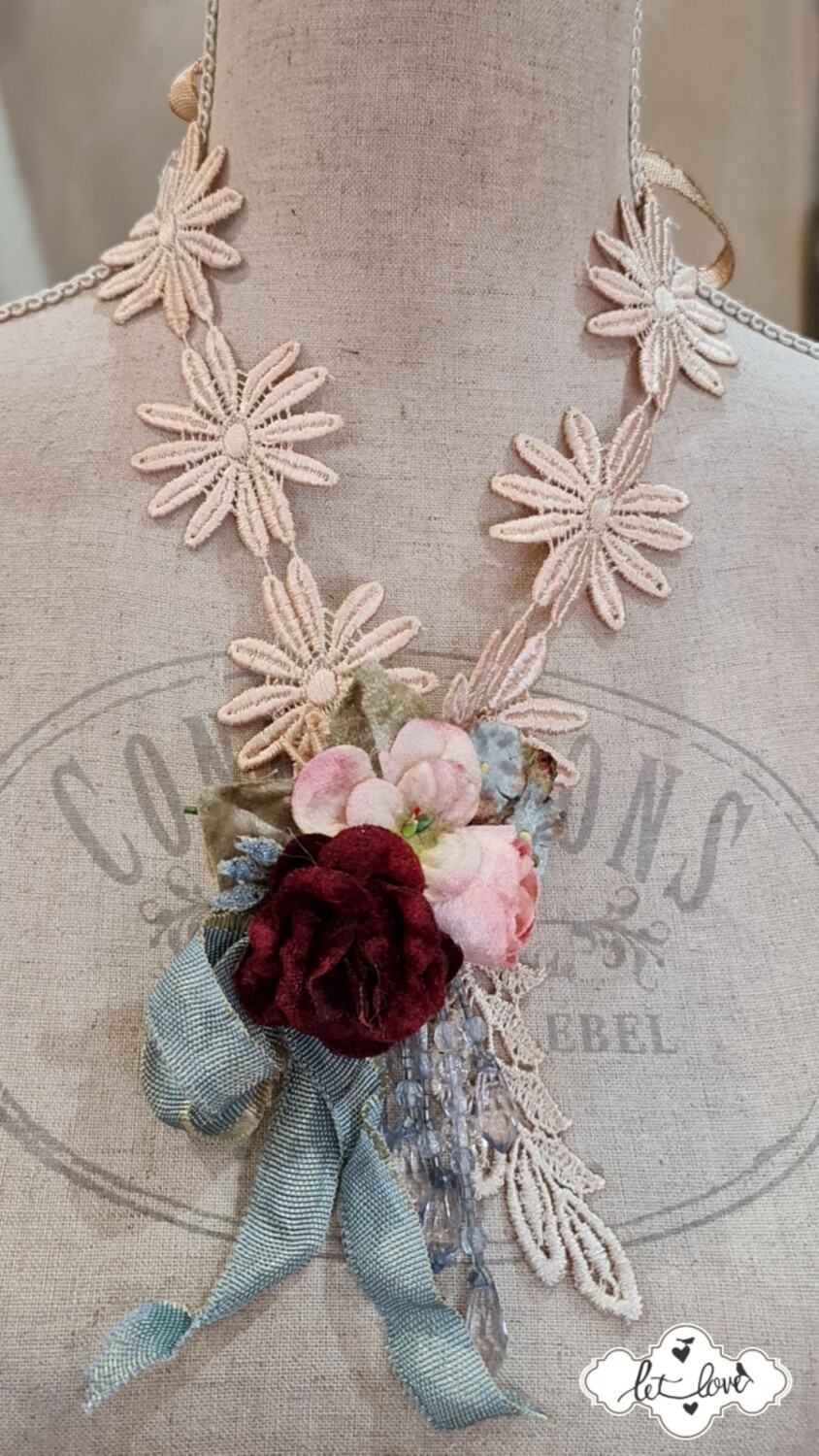 Daisy Lace &amp; Rose Neckpiece/Brooch