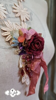 Daisy Lace &amp; Rose Neckpiece/Brooch