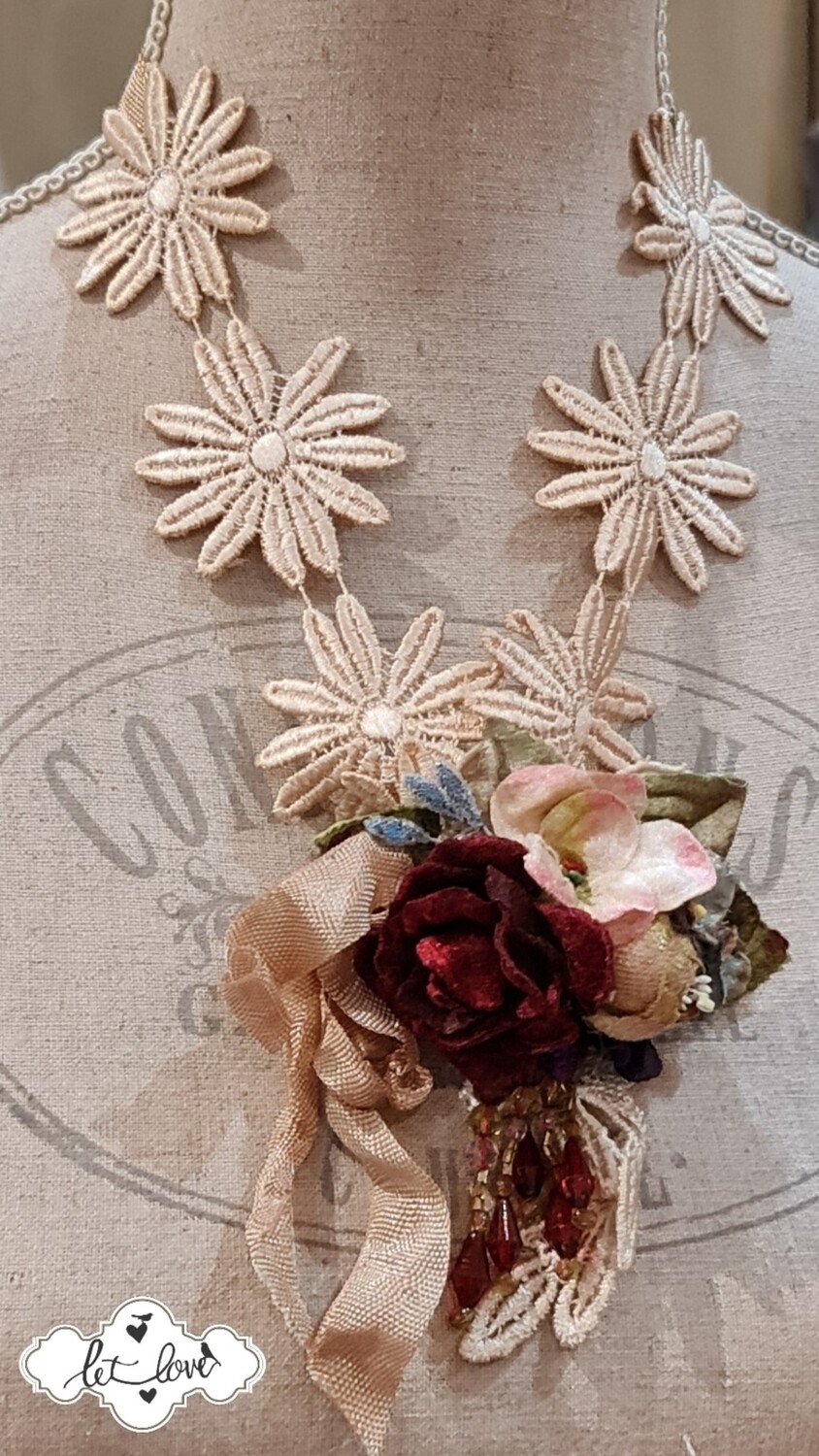 Daisy Lace &amp; Rose Neckpiece/Brooch
